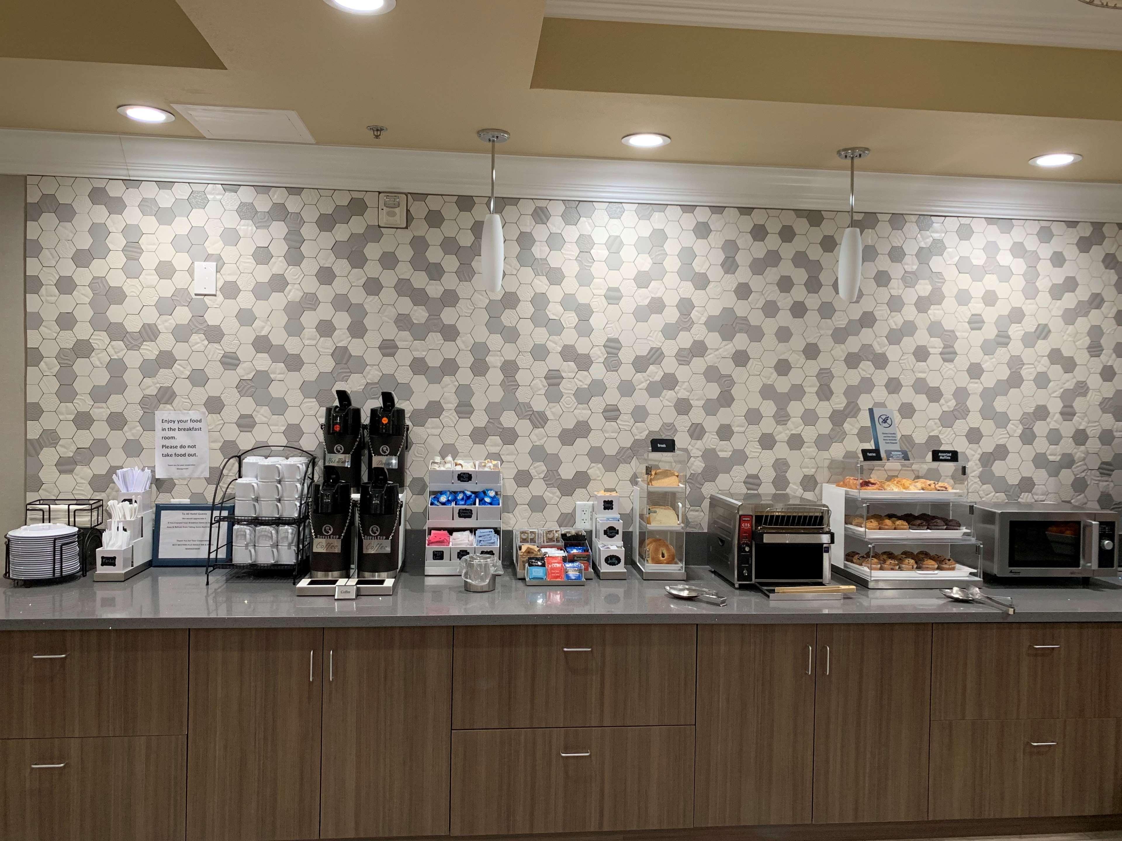 Western Inn&suites